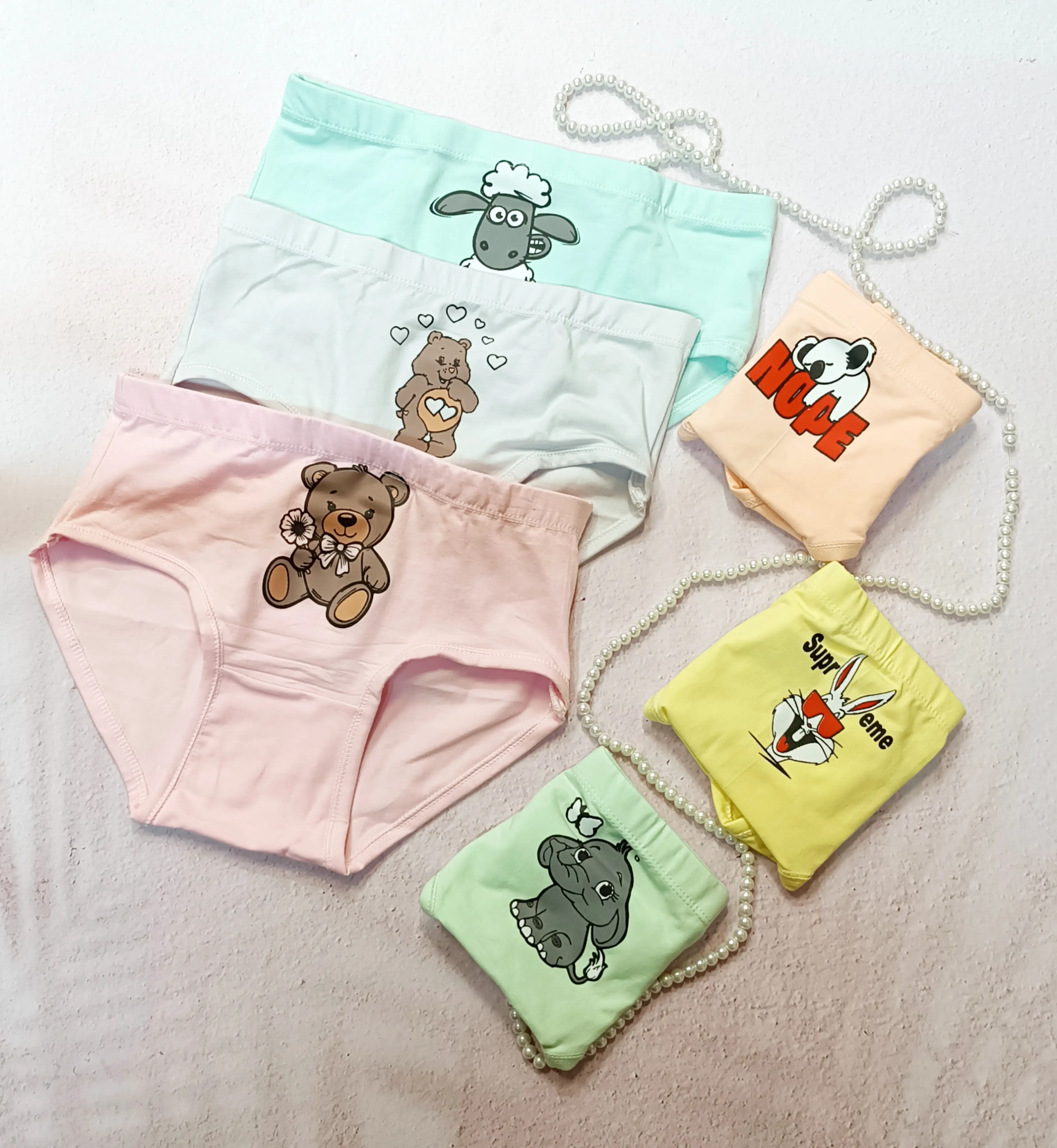 شورت زنانه نخی پری ناز ساده