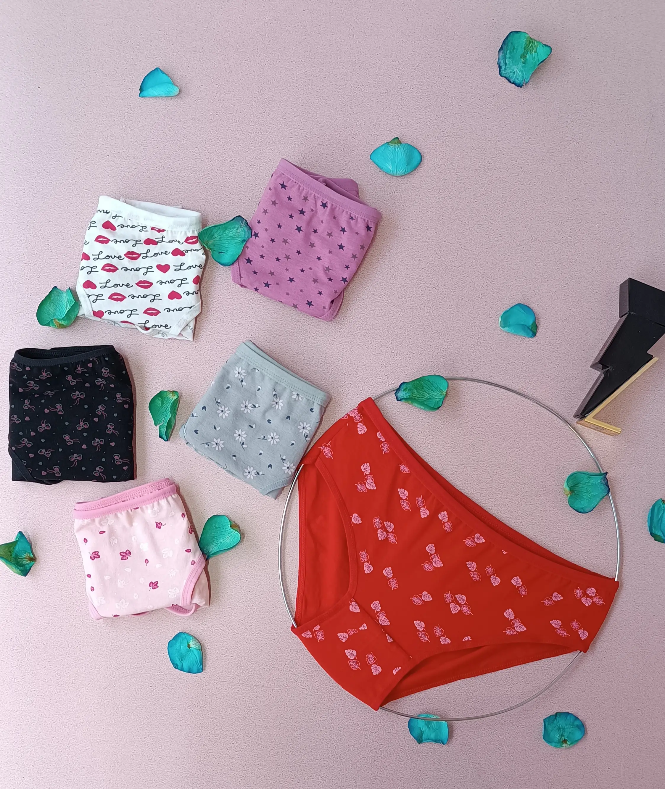 شورت زنانه نخی قلبی